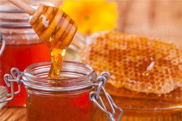 陈年蜂蜜可以吃吗（十年老蜂蜜的药用价值）